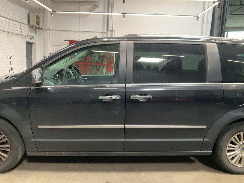 Lancia Voyager 2.8 JTDM Platinum — zdjęcie 4