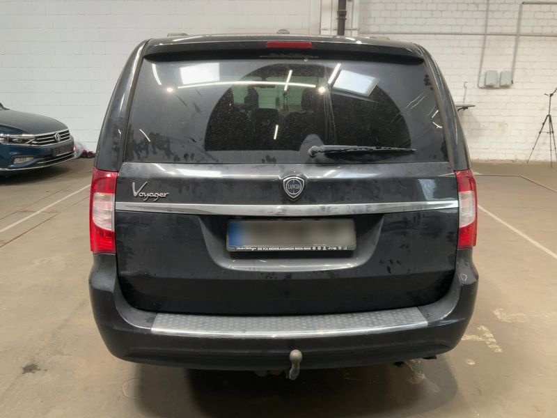 Lancia Voyager 2.8 JTDM Platinum — zdjęcie 5