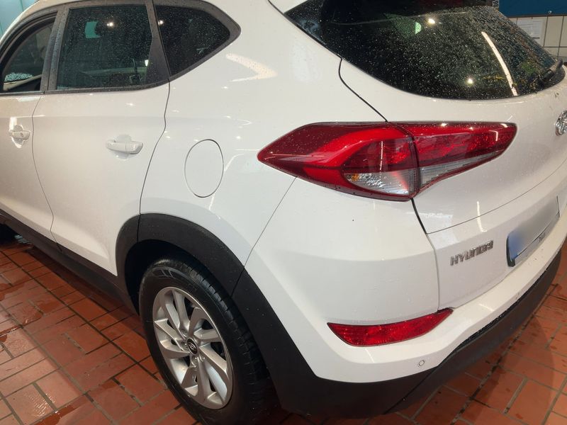 Hyundai Tucson 1.6 Intro Edition blue 2WD — zdjęcie 3