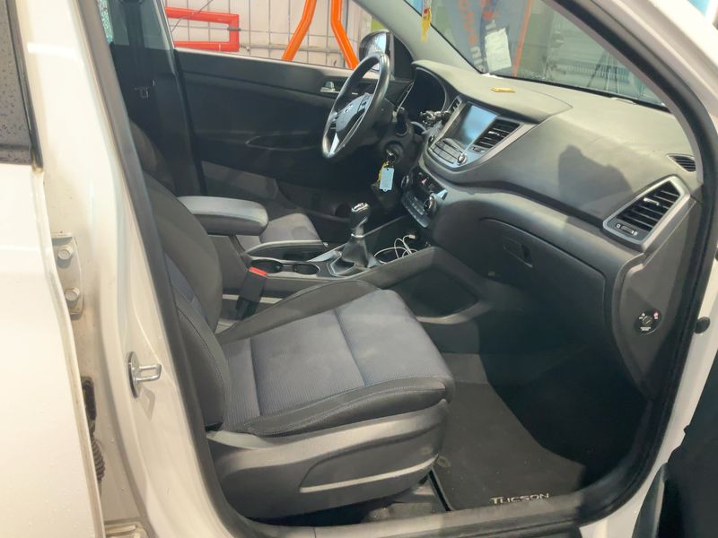 Hyundai Tucson 1.6 Intro Edition blue 2WD — zdjęcie 11