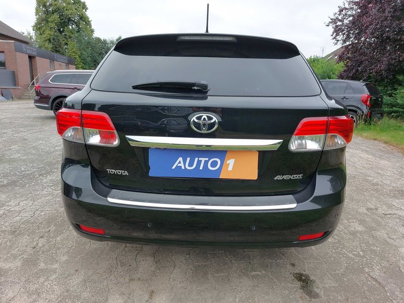 Toyota Avensis 1.8 Edition — zdjęcie 4