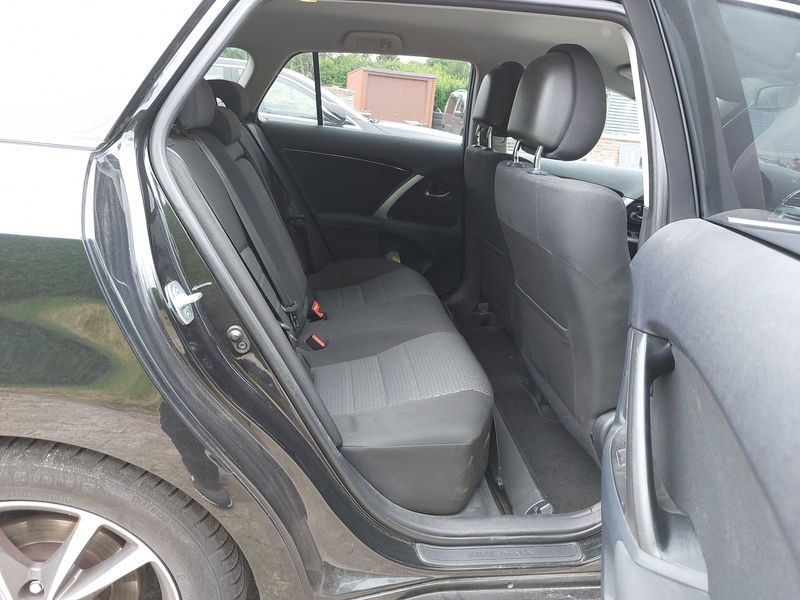Toyota Avensis 1.8 Edition — zdjęcie 14