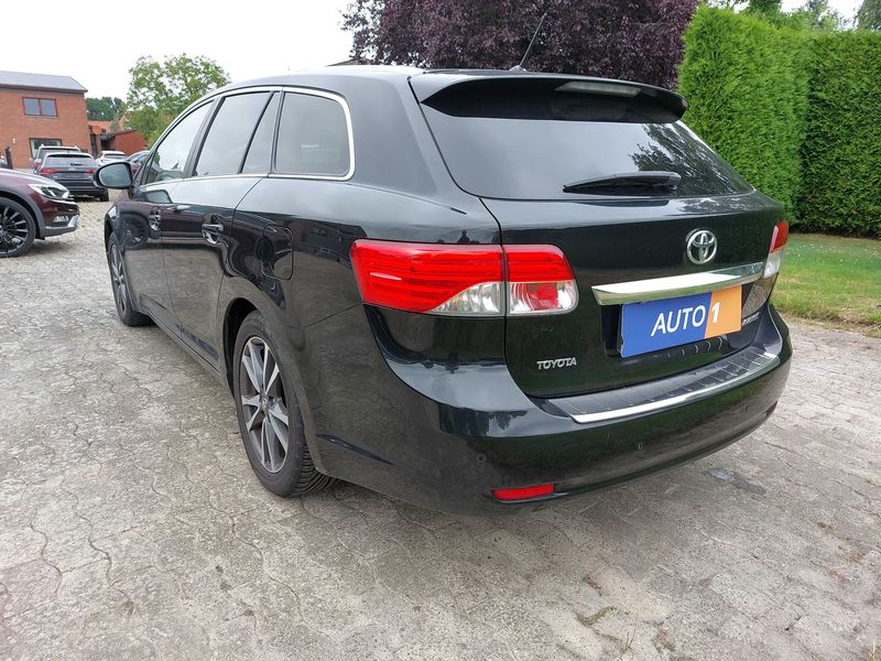 Toyota Avensis 1.8 Edition — zdjęcie 3
