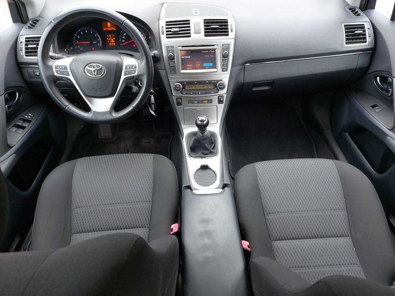 Toyota Avensis 1.8 Edition — zdjęcie 11