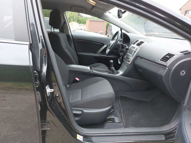 Toyota Avensis 1.8 Edition — zdjęcie 10