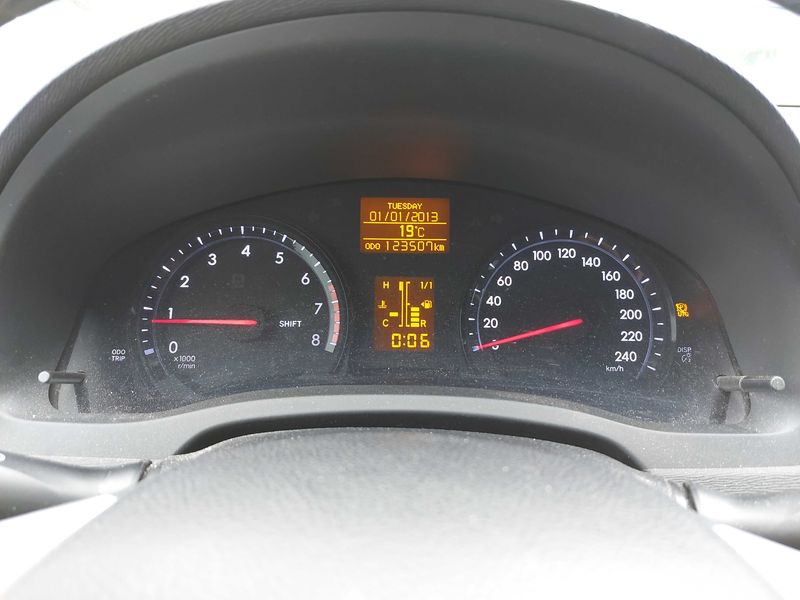 Toyota Avensis 1.8 Edition — zdjęcie 12