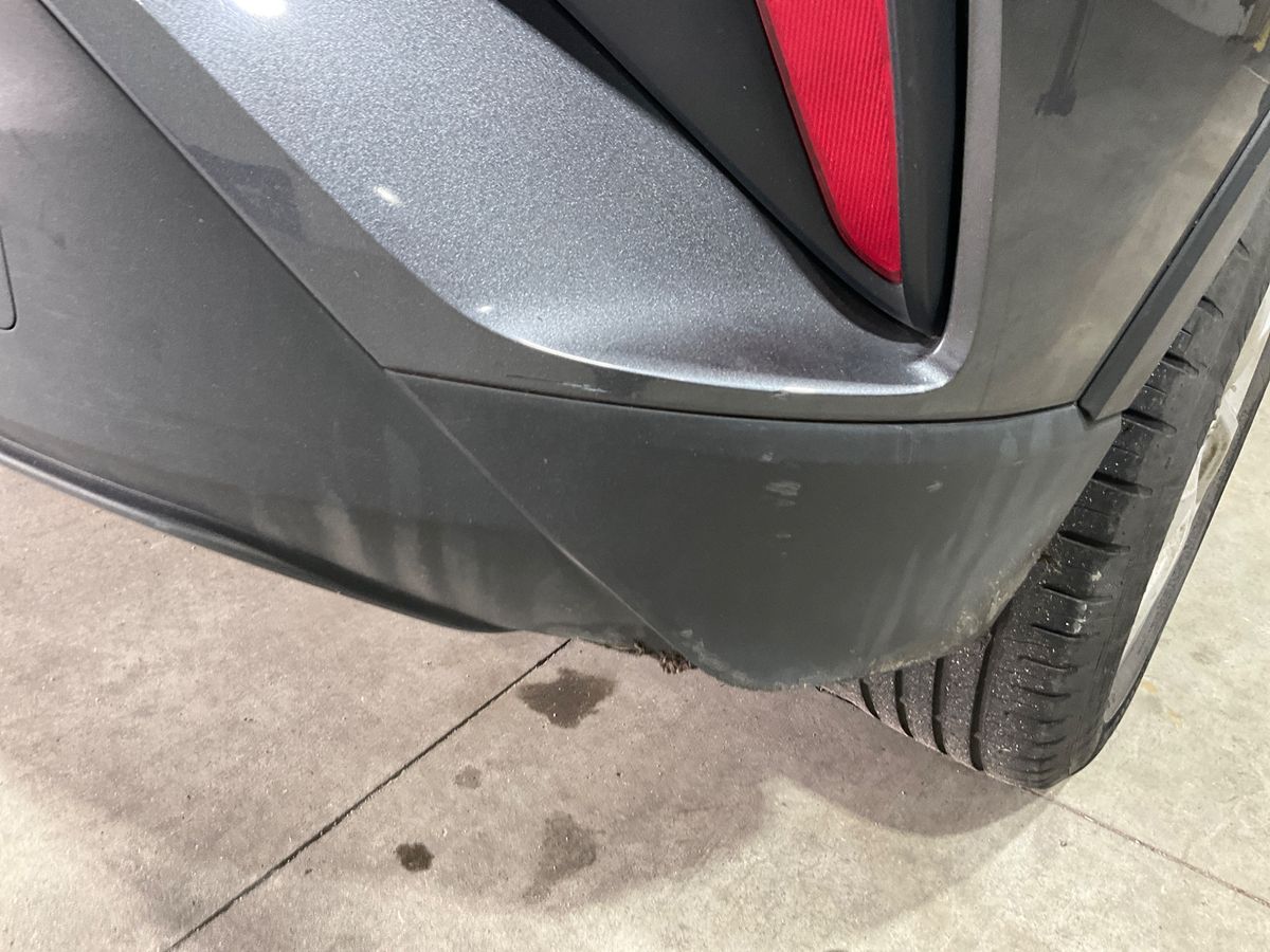Toyota C-HR 2018 — photo 39