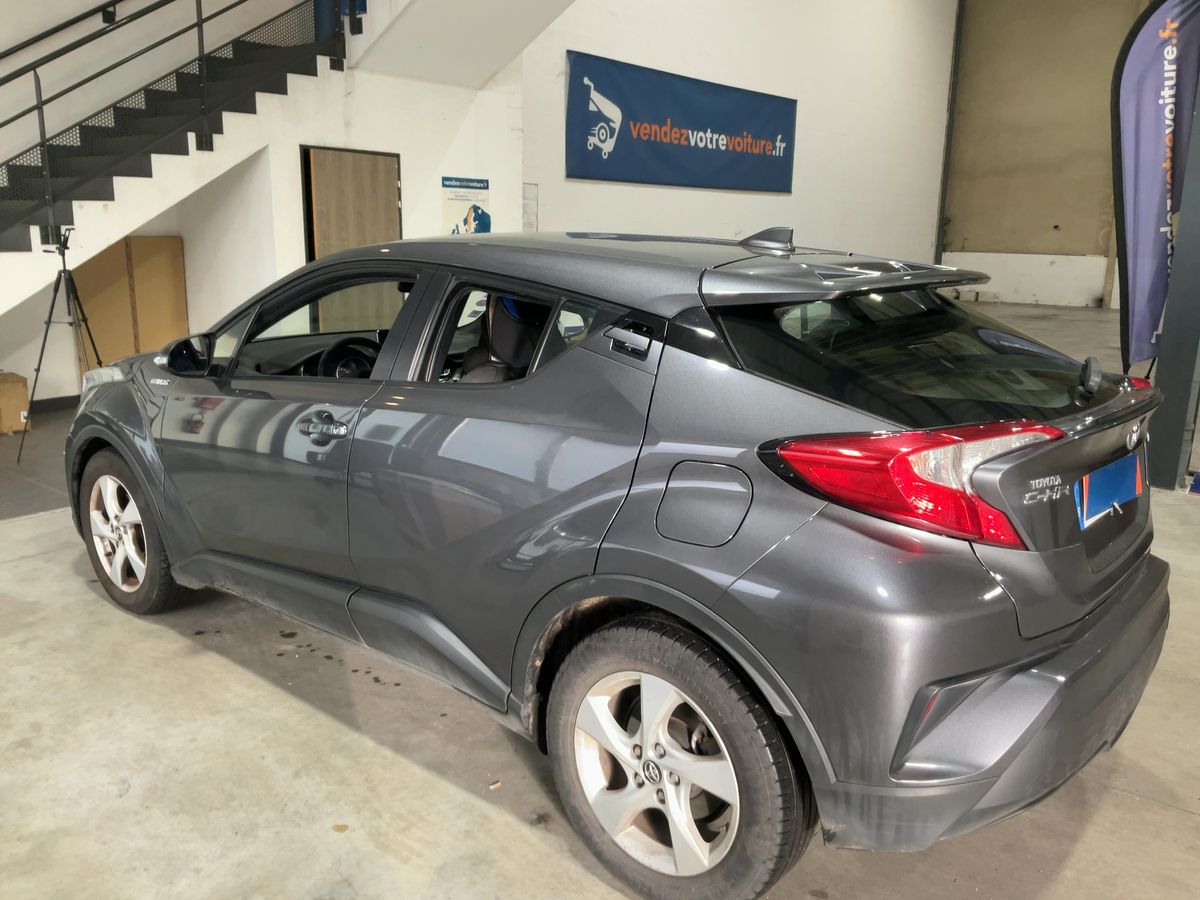 Toyota C-HR 2018 — photo 7