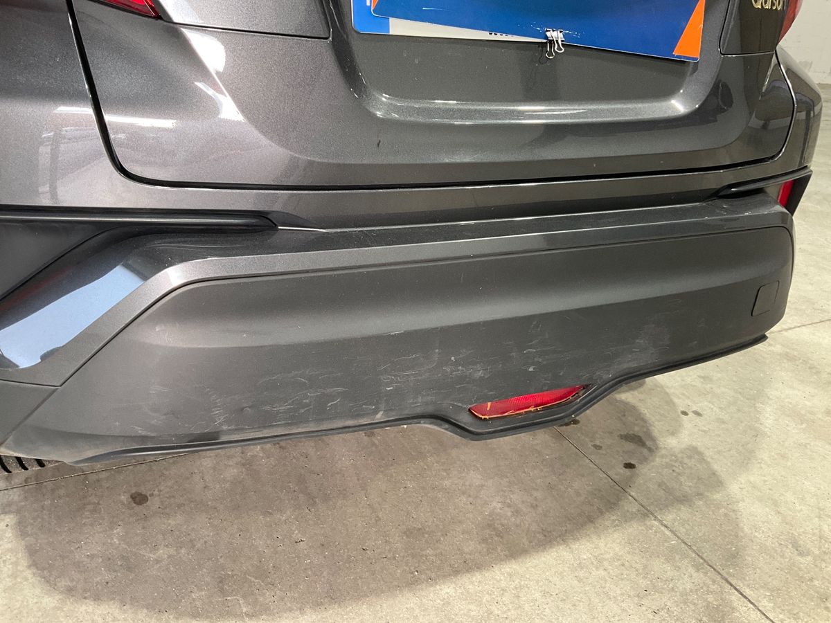 Toyota C-HR 2018 — photo 37