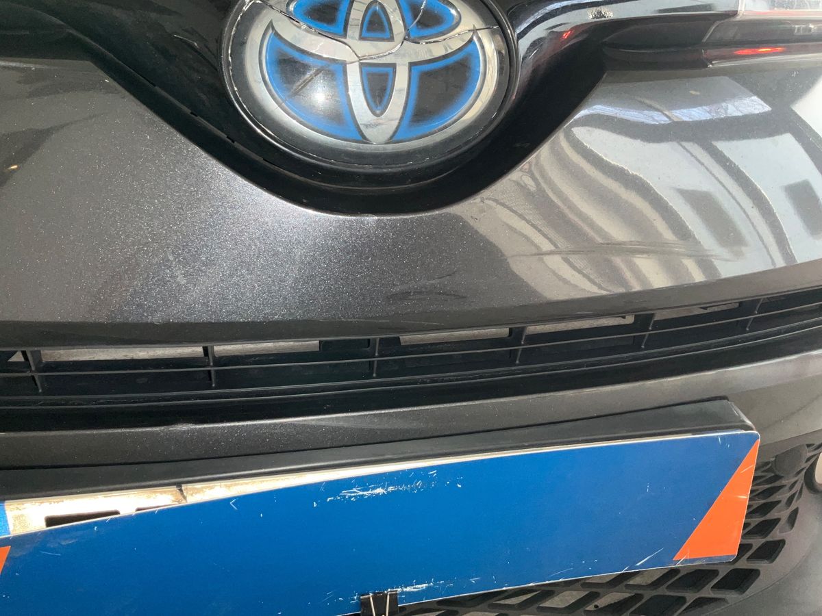 Toyota C-HR 2018 — photo 44