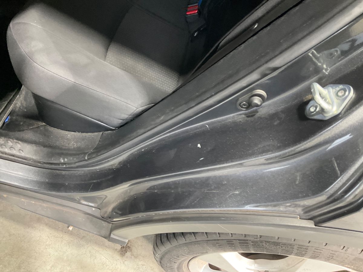 Toyota C-HR 2018 — photo 35