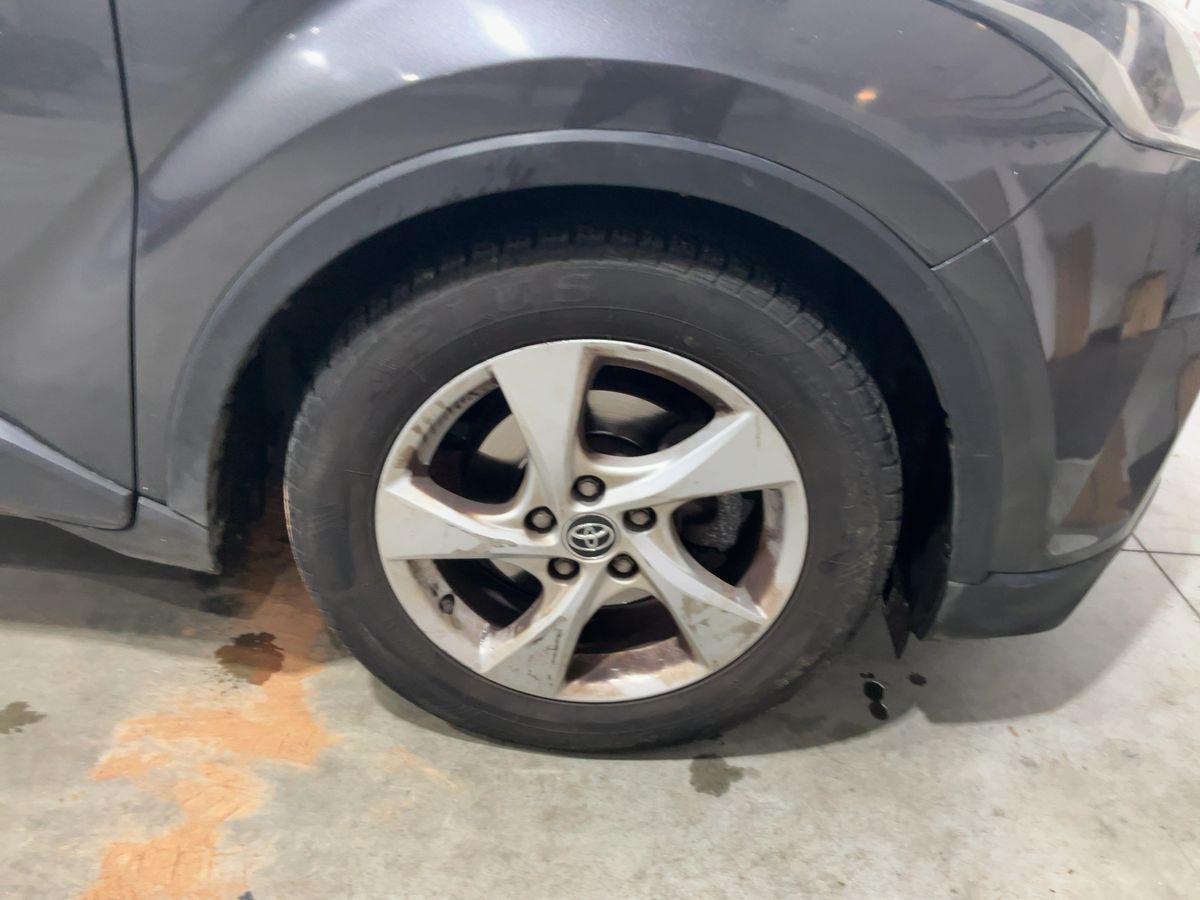Toyota C-HR 2018 — photo 12