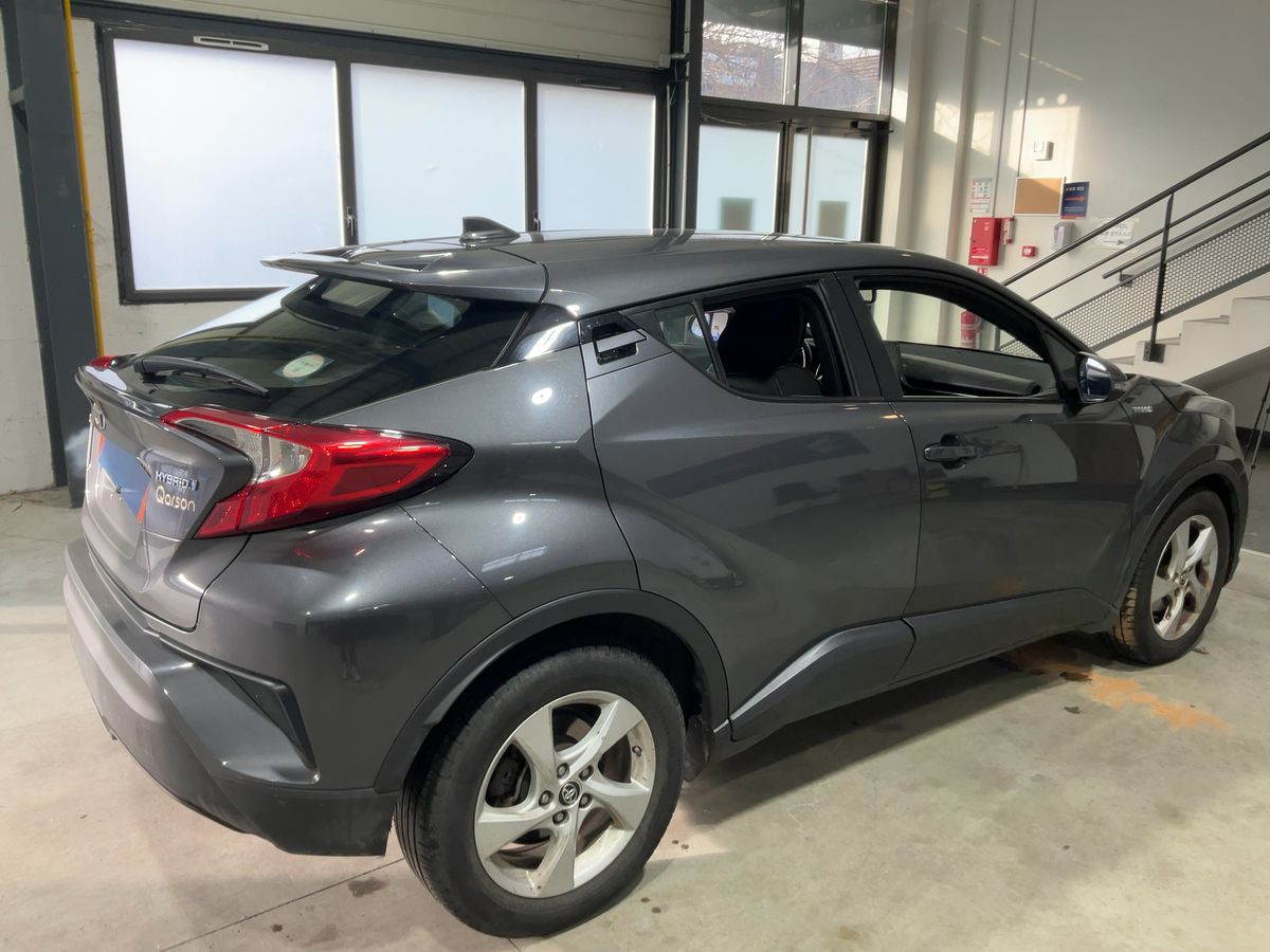 Toyota C-HR 2018 — photo 9