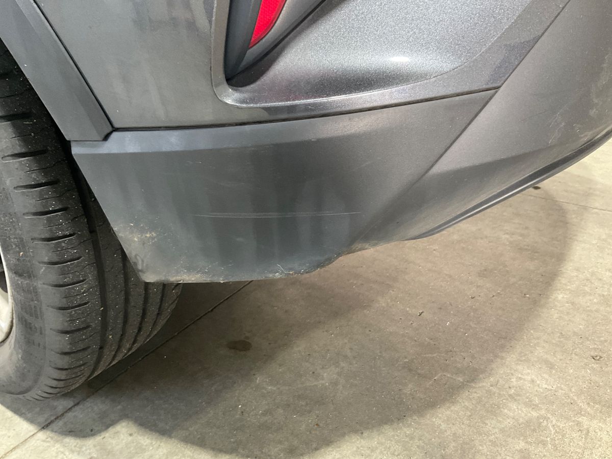 Toyota C-HR 2018 — photo 36