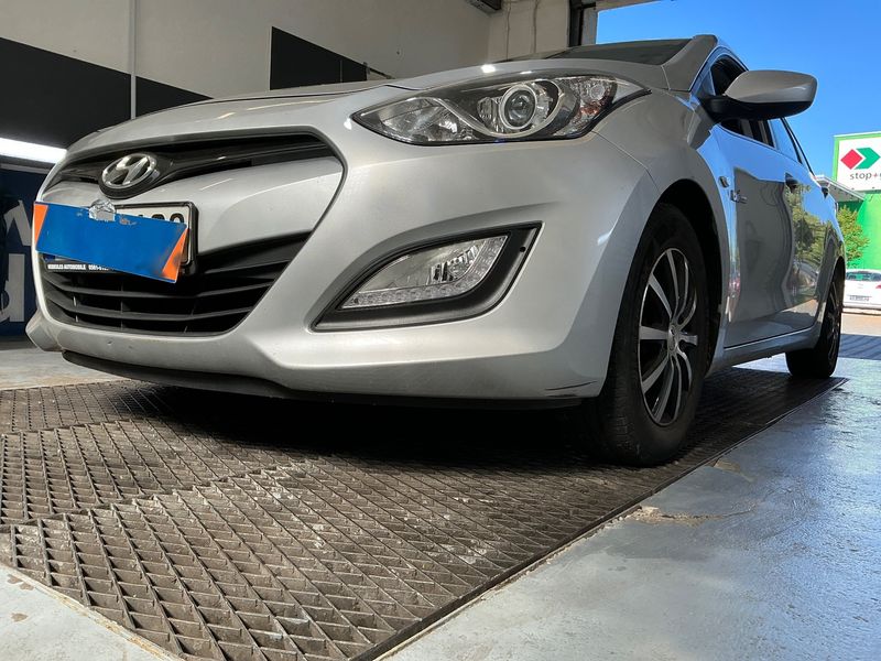 Hyundai i30 1.6 CRDi Style 2014 – снимка 70