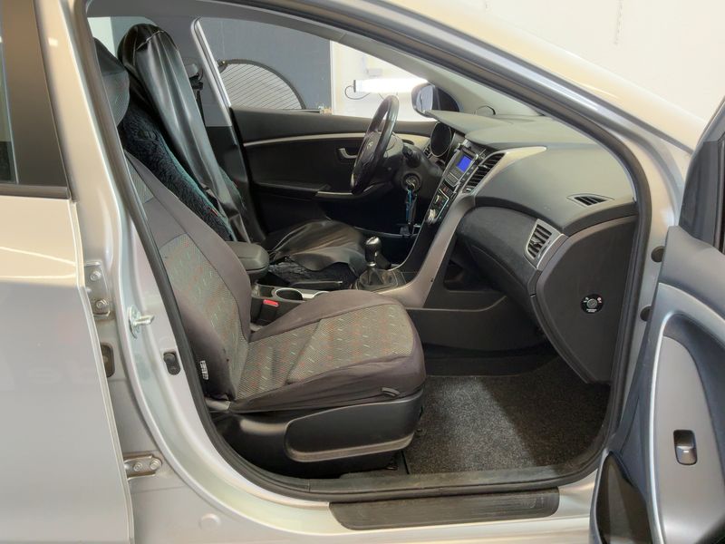 Hyundai i30 1.6 CRDi Style 2014 – снимка 17