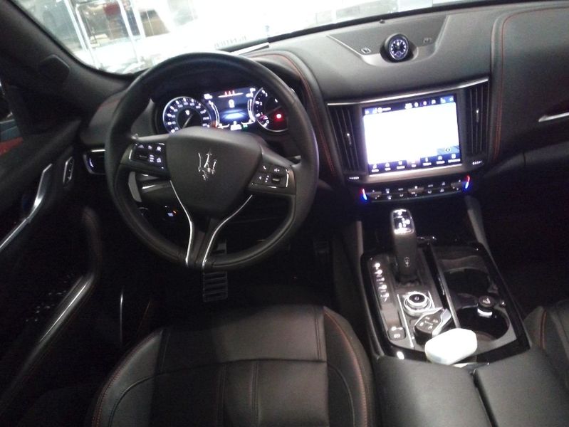 Maserati Levante 3.0 V6 TwinTurbo Modena Ultima — zdjęcie 10