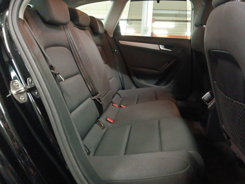 Audi A4 1.8 TFSI Attraction — zdjęcie 13