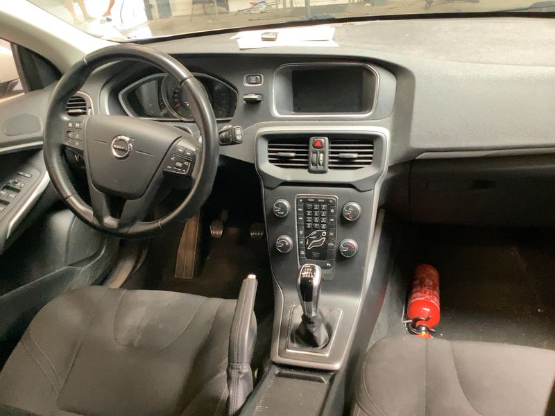 Volvo V40 2.0 D2 Kinetic — zdjęcie 12