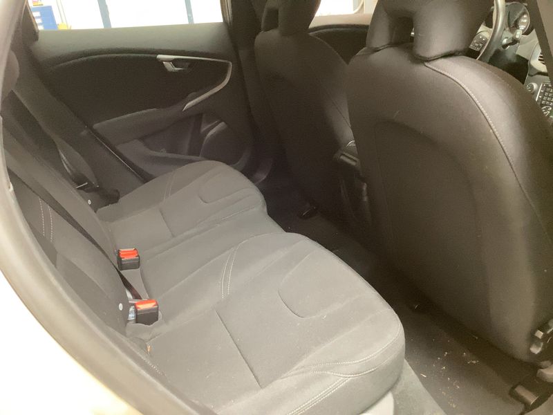 Volvo V40 2.0 D2 Kinetic — zdjęcie 14