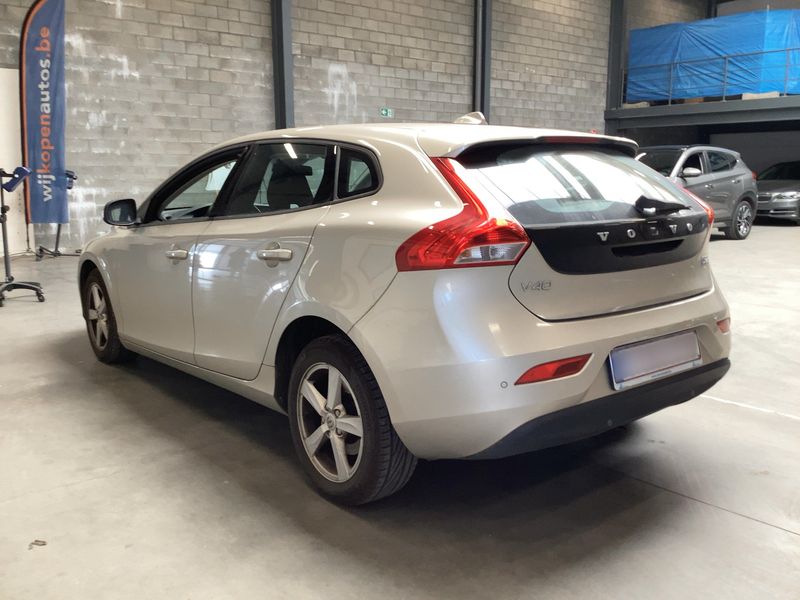 Volvo V40 2.0 D2 Kinetic — zdjęcie 3