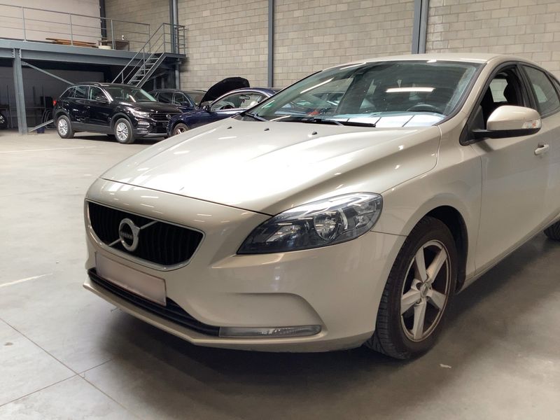 Volvo V40 2.0 D2 Kinetic — zdjęcie 2