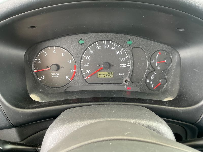 Mitsubishi Lancer 1.3 GL 1300 — zdjęcie 4