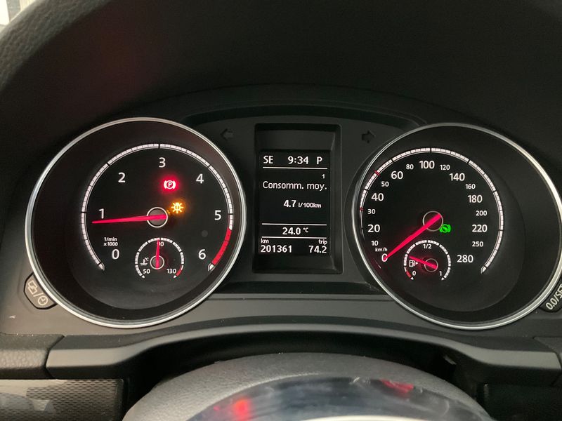 Volkswagen Scirocco 2.0 TDI R-Line BlueMotion Tech — zdjęcie 13