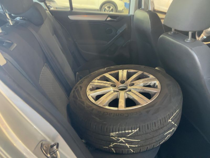 Volkswagen Golf VI 1.6 TDI Trendline BlueMotion Tech 2011 – снимка 20