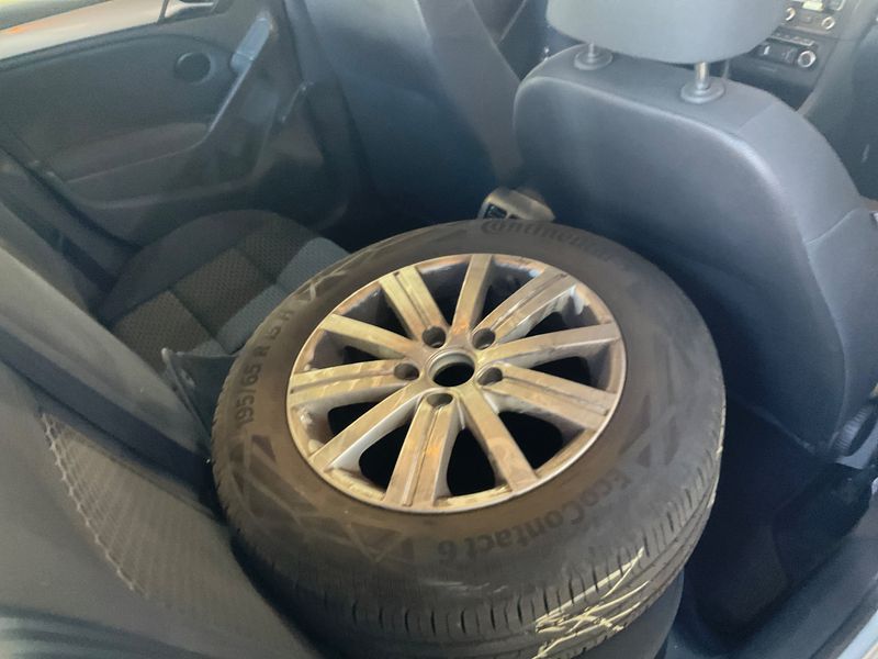 Volkswagen Golf VI 1.6 TDI Trendline BlueMotion Tech 2011 – снимка 15