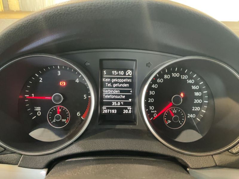 Volkswagen Golf VI 1.6 TDI Trendline BlueMotion Tech 2011 – снимка 19