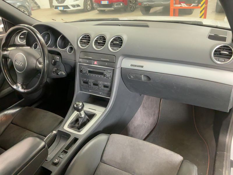 Audi S4 4.2 V8 quattro — zdjęcie 12