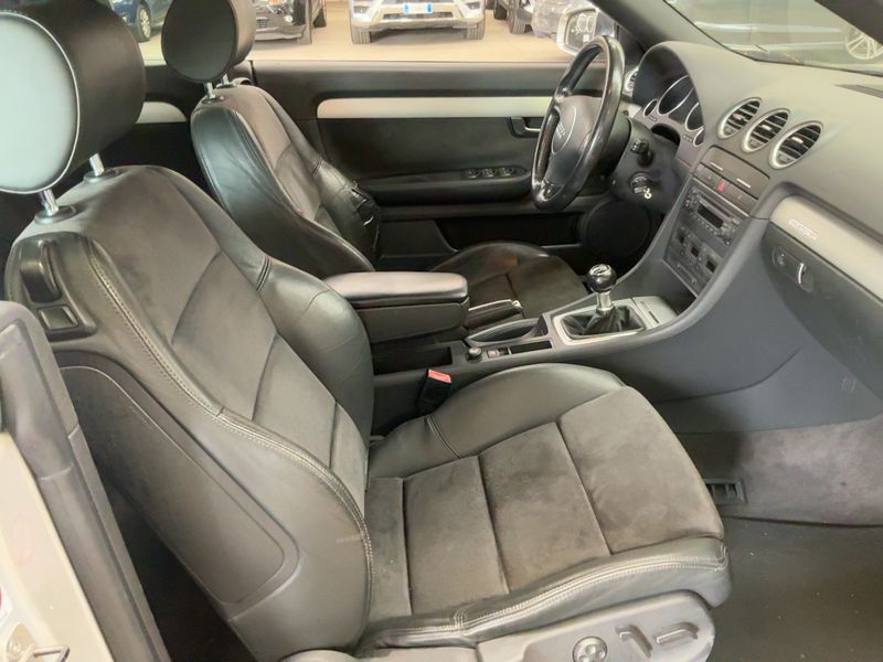 Audi S4 4.2 V8 quattro — zdjęcie 11