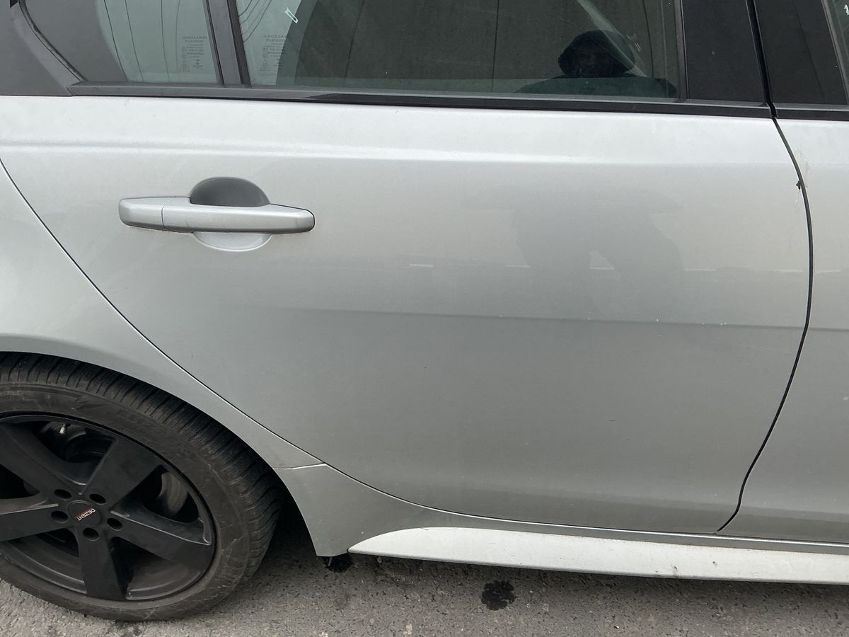 Jaguar XE 2017 — photo 34