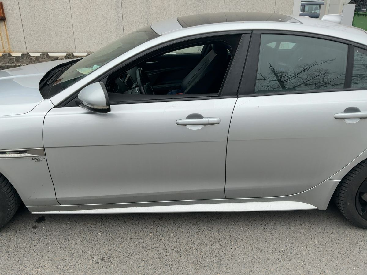 Jaguar XE 2017 — photo 5