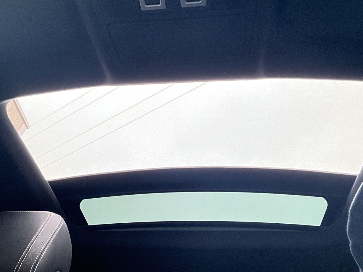 Jaguar XE 2017 — photo 25