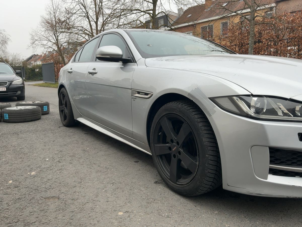 Jaguar XE 2017 — photo 13