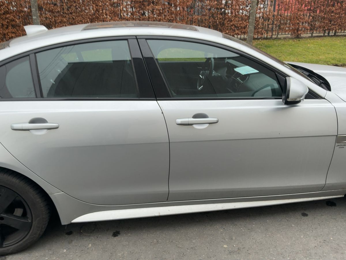 Jaguar XE 2017 — photo 11