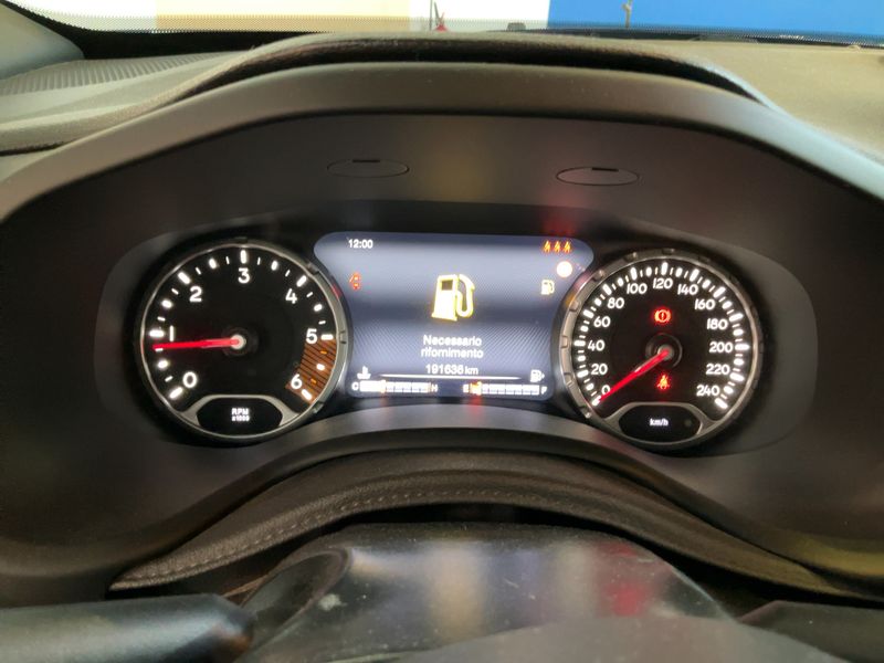 Jeep Renegade 1.6 M-Jet Limited FWD — zdjęcie 13