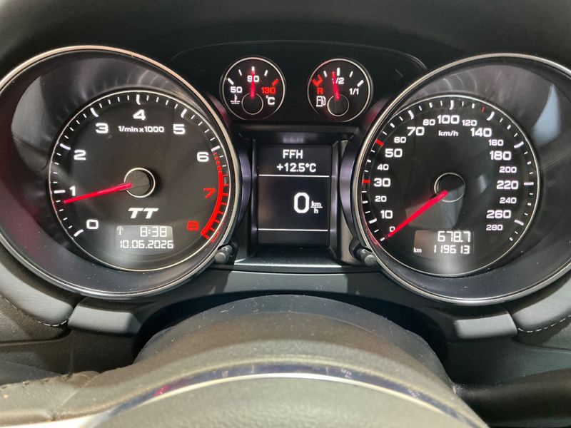 Audi TT 1.8 TFSI Coupe — zdjęcie 13