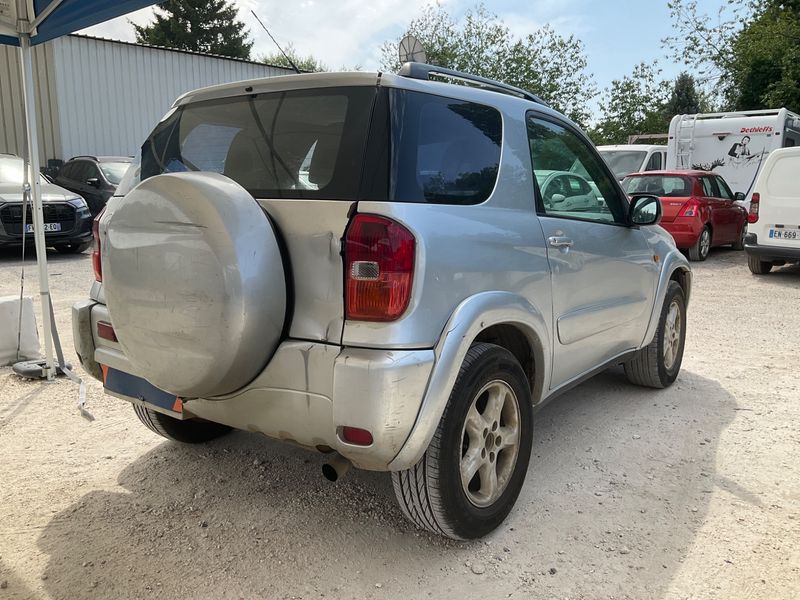Toyota RAV 4 2.0 D-4D 4x4 2002 – снимка 2