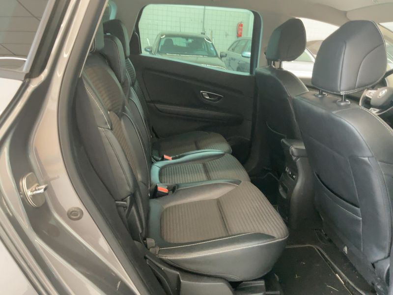 Renault Grand Scenic 1.3 TCe Intens — zdjęcie 14