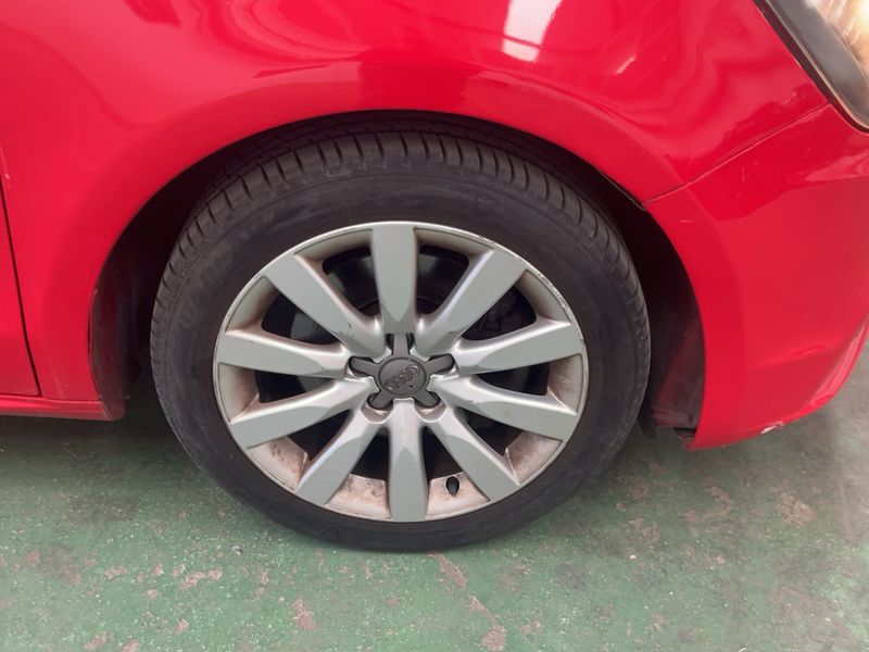 Audi A1 1.6 TDI Attraction 2011 – снимка 11