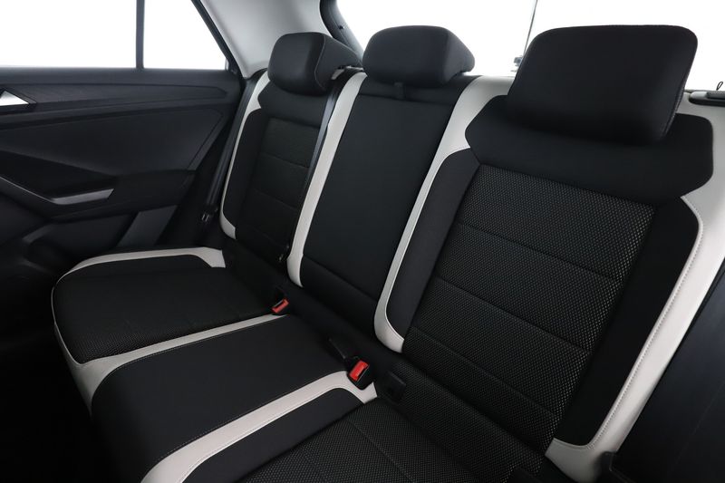 Volkswagen T-Roc 2.0 TDI Active 4Motion — zdjęcie 14