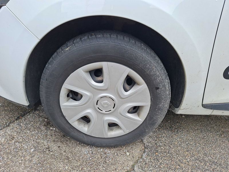 Renault Clio 1.2 Expression — zdjęcie 23