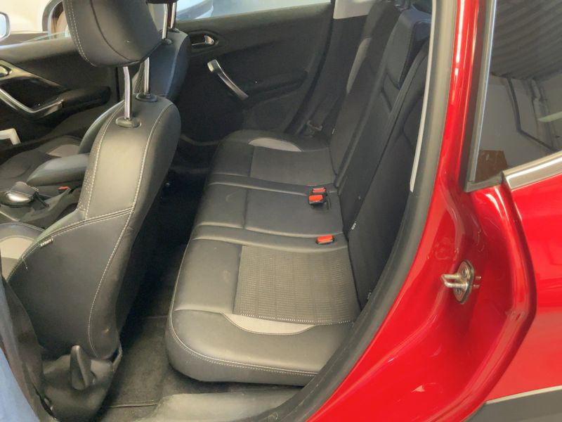Peugeot 2008 1.2 e-VTi Allure 2017 – снимка 19