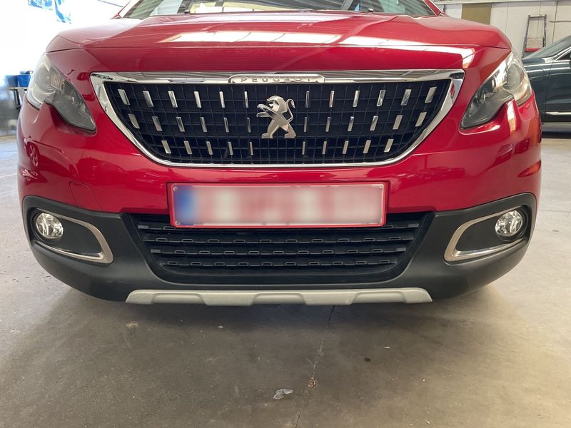 Peugeot 2008 1.2 e-VTi Allure 2017 – снимка 36