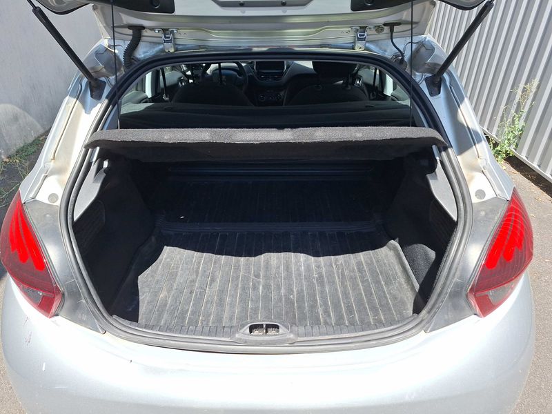 Peugeot 208 1.6 Blue-HDi Affaire Premium Pack 2017 – снимка 9