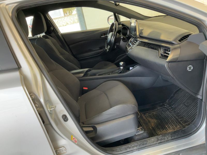 Toyota C-HR 1.8 Hybrid Active 2017 – снимка 16
