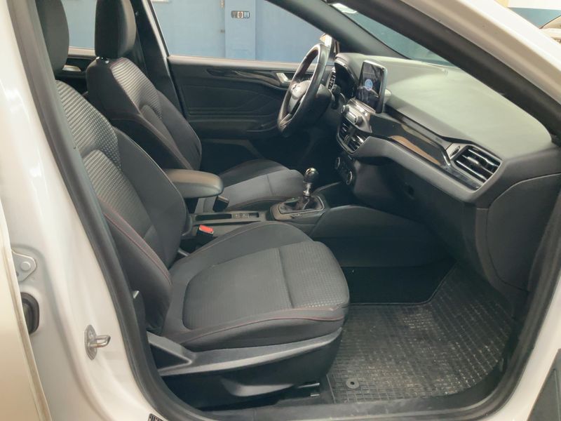 Ford Focus 1.5 TDCi EcoBlue ST-Line — zdjęcie 11